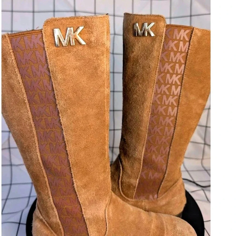 Michael Kors ~ Emma Chey Boots ~ Kids Size 2 ~ Tan Suede Tall ~ Back Zip MK Logo